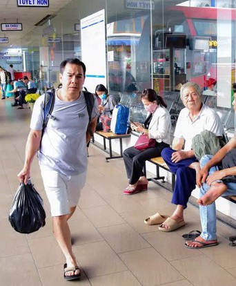 Nhà xe TP. Hồ Chí Minh về Quảng Ngãi tăng giá vé tới 280%, bất chấp quy định