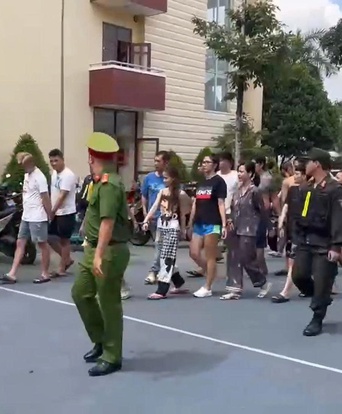 TP. Hồ Chí Minh: Đột kích ổ ma túy liên tỉnh, bắt giữ "ông trùm" trốn truy nã từng mang án giết người