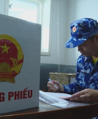 Đã có hơn 50 cử tri bỏ phiếu bầu cử trên biển