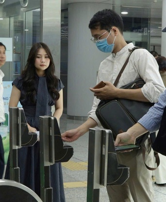 Metro TP. Hồ Chí Minh ra mắt công nghệ thanh toán mua vé ngay cả khi điện thoại hết pin