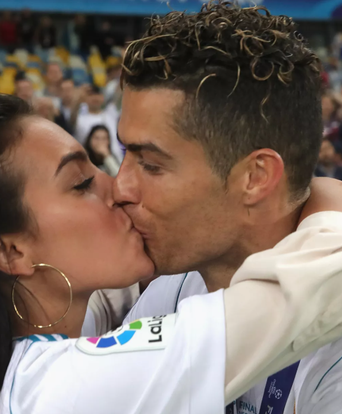 Cristiano Ronaldo kết hôn với Georgina Rodríguez sau gần 10 năm bên nhau