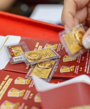 Giá vàng hôm nay (29/8): Vàng thế giới lao dốc