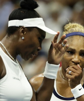 US Open: Serena và Venus Williams thua ngược ở loạt tie-break
