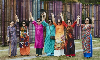 Sắc xuân về sớm trên những tà áo