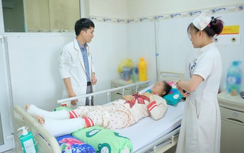 Thang máy rơi tự do 4m khiến một người phụ nữ gãy cột sống