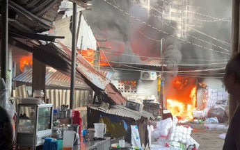 Cháy lớn tại khu vực chợ Bình Trưng, TP. Hồ Chí Minh