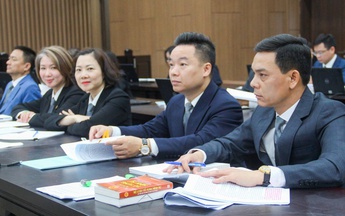 Đề xuất luật sư mặc áo choàng thay vì áo vest khi tham dự phiên tòa