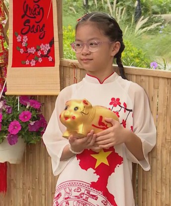 Người dân nô nức check-in đường hoa Xuân trước thềm Tết Nguyên đán 2026