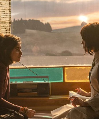 Jenna Ortega hóa thân robot A.I. trong "Klara and the Sun"