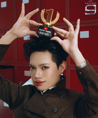 RHYDER, Isaac, Pháp Kiều, Jsol và dàn Anh trai hé lộ loạt kỷ vật từ fan