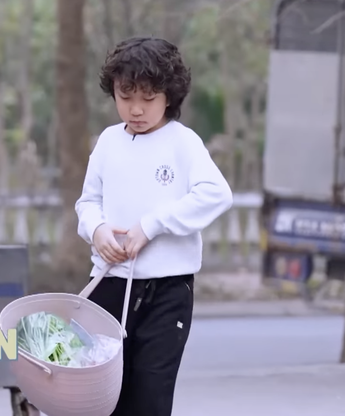 Khi các ông bố nổi tiếng đối mặt với thử thách "một mình chăm con"