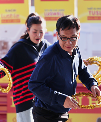 NSƯT Đức Khuê, Thanh Hương hạnh phúc khi đến với "Mái ấm gia đình Việt"