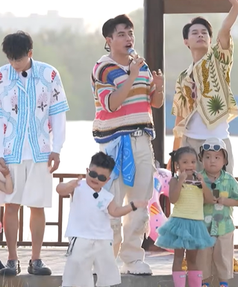 Anh trai và Cái đuôi nhỏ: Dàn "sếp nhí" chiếm trọn spotlight tại hội chợ mùa hè