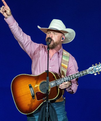 Cody Johnson mở chương mới trong sự nghiệp với album "Banks of the Trinity"