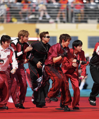 BTS bùng nổ tại show giữa hiệp đầu tiên của chung kết World Cup