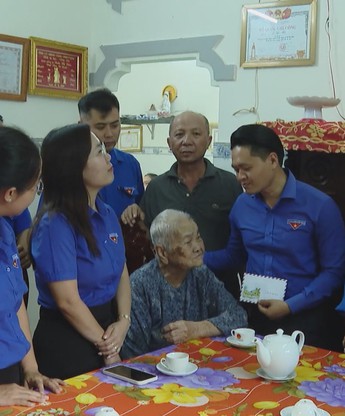 Tuổi trẻ TP. Hồ Chí Minh lan tỏa bản sắc Việt qua hành trình tri ân và giao lưu văn hóa tại Bàu Lâm
