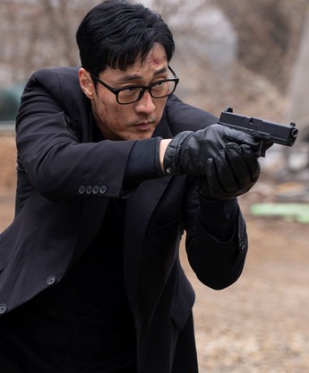 "Bản năng người cha bùng nổ" - Lý do sau những cú đấm của So Ji-sub trong "Đặc vụ Kim tái khởi động"