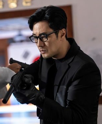 So Ji-sub ghi điểm với vai người cha trong "Agent Kim Reactivated"
