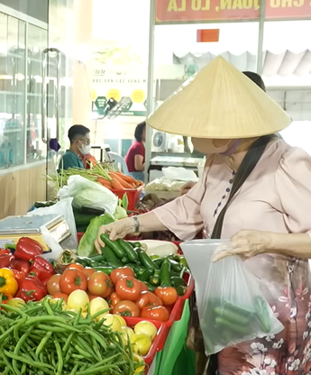 Chợ Xanh Tử Tế: Vì sao 10 năm vẫn đông khách ở Sài Gòn?