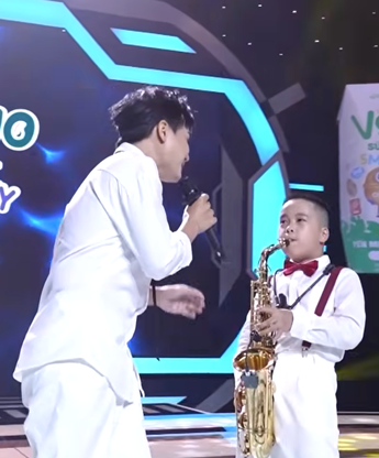 Siêu tài năng nhí: Duy Khoa chinh phục sân khấu Bán kết 3 bằng saxophone
