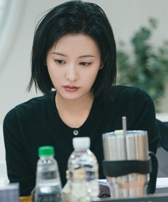 Kim Ji-won tiếp tục “Vũ trụ Cider” với phim y khoa noir Doctor X