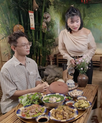 Vũ Thu Phương chiêu đãi "Quán ăn hạnh phúc" mâm cơm quê