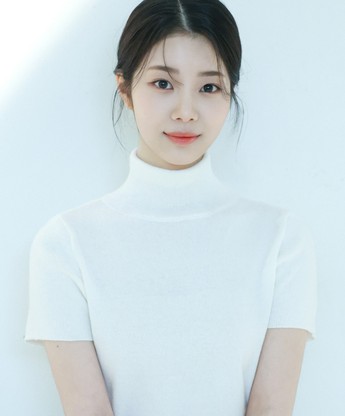 Han Chae-rin: "Tôi chỉ muốn tiến bộ hơn mỗi ngày"