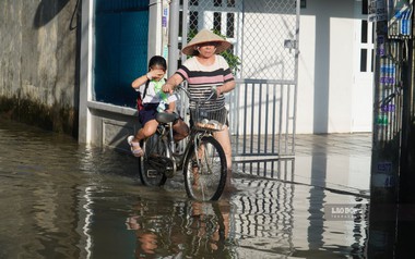 Đỉnh triều cường dâng 2,17 mét khiến nhà dân ở trung tâm TP. Đồng Nai nước ngập lênh láng