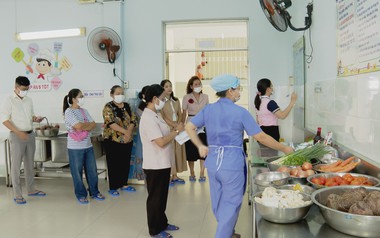 Siết chặt chuỗi cung ứng, bảo đảm an toàn bữa ăn tập thể