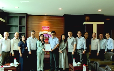 Lãnh đạo thăm, chúc mừng HTV nhân kỷ niệm 101 năm Ngày Báo chí Cách mạng Việt nam