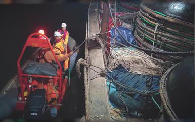 Khánh Hòa: Cứu sống 30 ngư dân bị cháy tàu trên biển