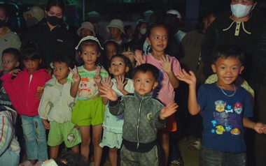 Trung thu cho em: Mang nụ cười đến bệnh nhi và trẻ em vùng xa