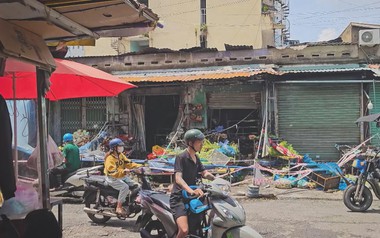 TP. Hồ Chí Minh: Người vợ trong vụ cháy sạp rau củ đã tử vong