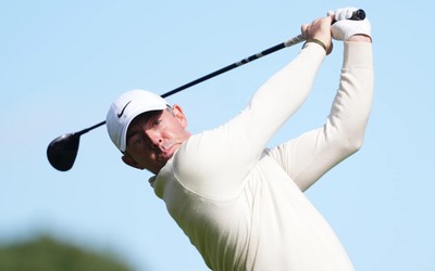 Race to Dubai: Học hỏi đồng đội Ryder Cup, tay golf Rory McIlroy đổi gu thời trang và nâng cấp thiết bị trước chặng cuối