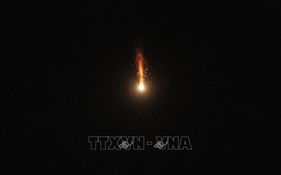 Iran tuyên bố tiến hành đợt tấn công tên lửa mới nhằm vào Israel và các căn cứ của Mỹ