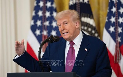 Tổng thống Trump lên tiếng sau khi chiến đấu cơ Mỹ đầu tiên bị bắn hạ trên bầu trời Iran