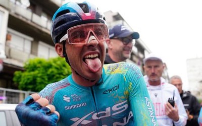 Guillermo Silva thắng chặng 2 và xé Áo Hồng tại Giro d'Italia 2026