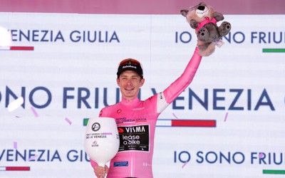 Jonas Vingegaard giành Áo Hồng Giro d’Italia