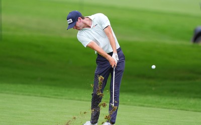 Alex Smalley tiếp tục gây ấn tượng tại Charles Schwab Challenge