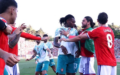 Đàn em Ronaldo đánh người nhận thẻ đỏ, nguy cơ bị cấm thi đấu World Cup 2026