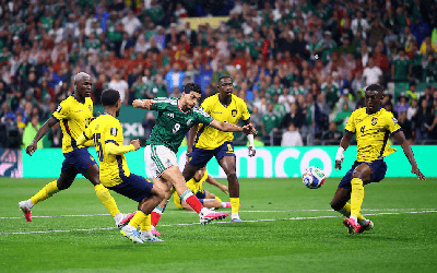 Mexico chấm dứt cơn khát 40 năm ở vòng knock-out World Cup