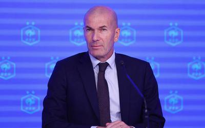 CĐV Pháp háo hức chào đón HLV Zinedine Zidane