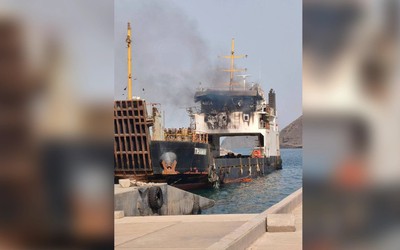 Houthi tấn công tàu hàng ở Eo biển Bab El-Mandeb, 4 thuyền viên thiệt mạng