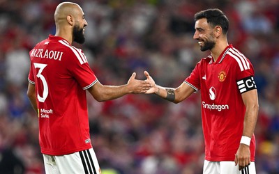 Manchester United thắng Leeds trên loạt luân lưu tại Dublin