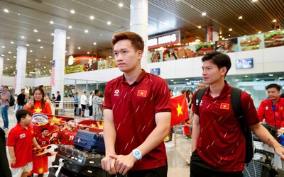 Thầy trò HLV Kim Sang Sik có mặt tại Kuala Lumpur, quyết tâm đấu Malaysia