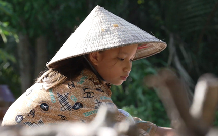 Cô bé mồ côi học cách trưởng thành | Mái ấm gia đình Việt