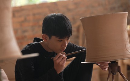 Mái ấm gia đình Việt: Gia Huy chăm cha thực vật, phụ mẹ gánh vác gia đình