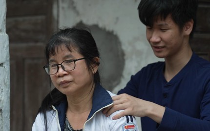 Tuổi 17, Bá Phát làm chỗ dựa cho mẹ và bà mù lòa - Mái ấm gia đình Việt