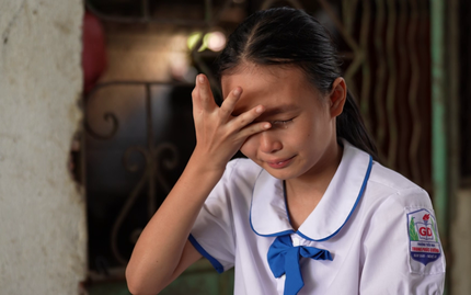 Mái ấm gia đình Việt: Em chăm cha sống thực vật, anh phụ hồ nuôi gia đình