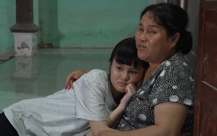 Cô bé 14 tuổi chăm mẹ mù, ngoại bệnh nặng | Mái ấm gia đình Việt